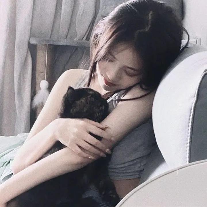 黑夜中的玻璃人偶